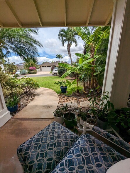 furniture prior tenants, not included - 214 A Kuli Puu St