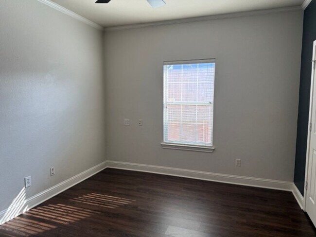 Building Photo - Rare Baylor Bubble Rental | Walk to Campus | 4 Bed / 3 Bath