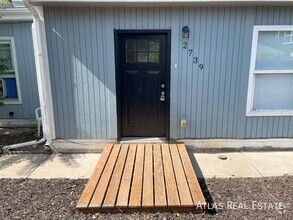 Building Photo - 4 bed 2 Bath Unit Just Minutes From Downto...