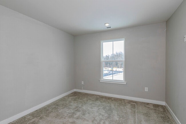 Building Photo - 2410 Lenox Dr