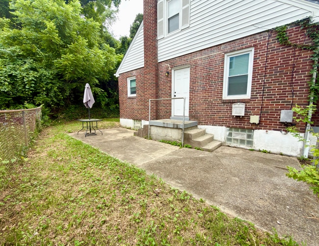 Building Photo - 1708 Hunt Rd