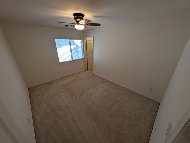 Building Photo - 10900 Royal Highlands St