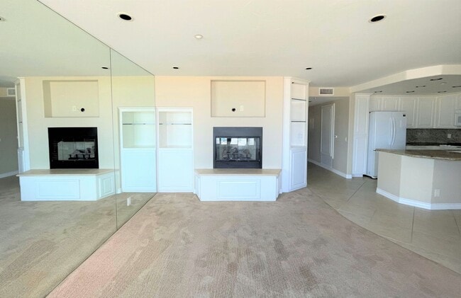 Building Photo - BEACH FRONT CONDO - Panoramic Ocean Views!