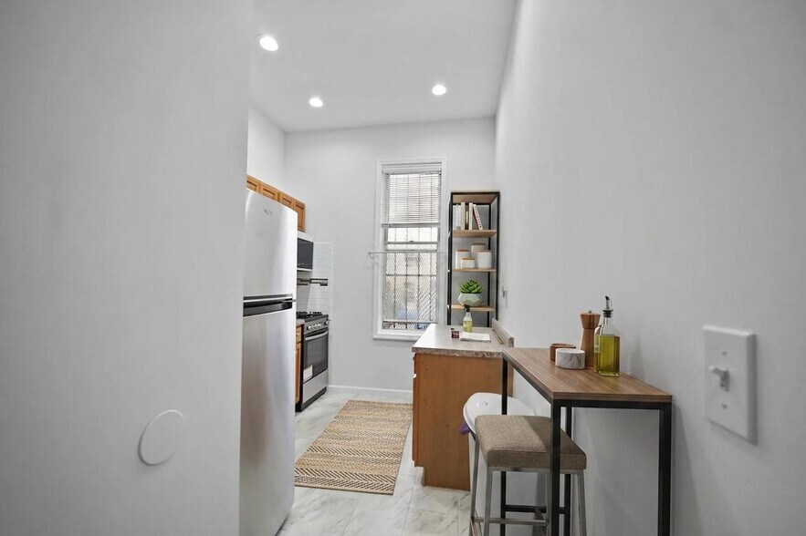 Building Photo - 51 Macdougal St