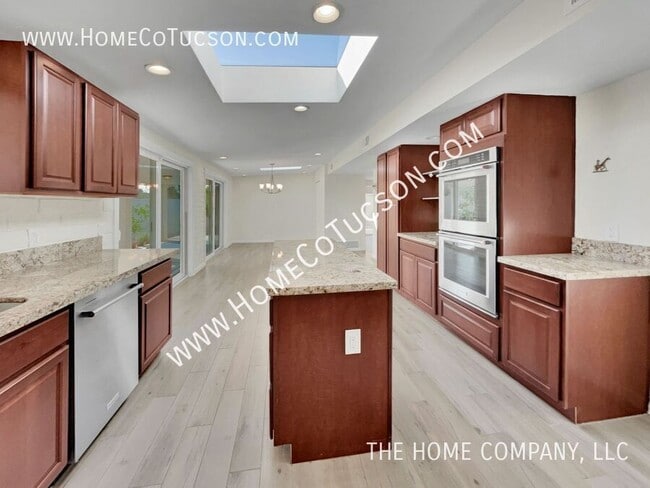 Building Photo - 8628 N Placita Del Cardo