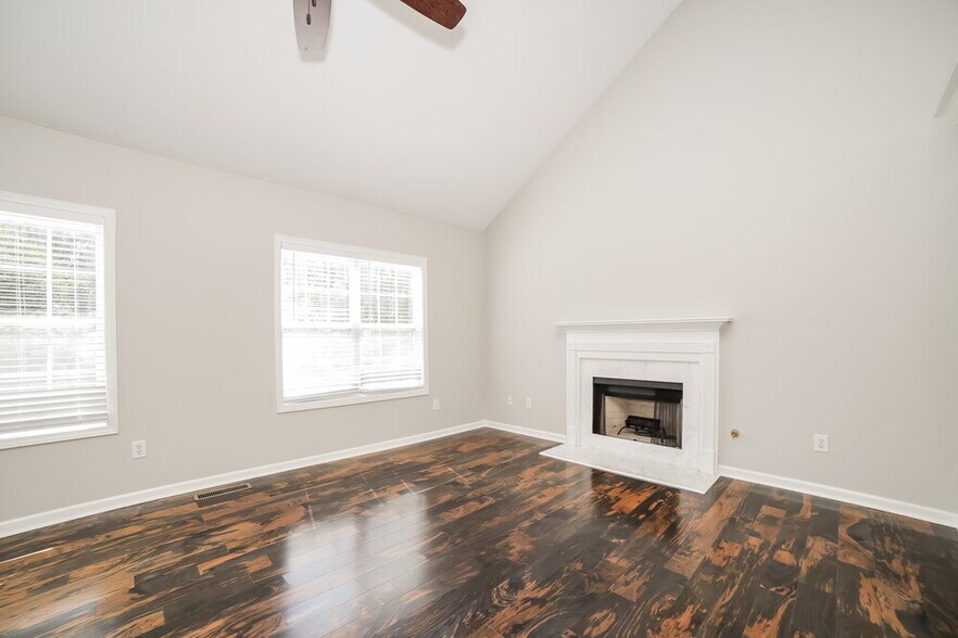 Building Photo - 5725 Newnan Cir