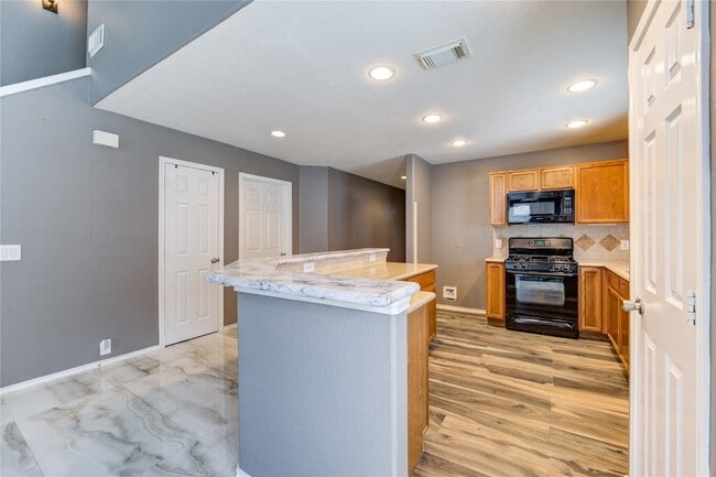 Building Photo - 5711 Kenwood