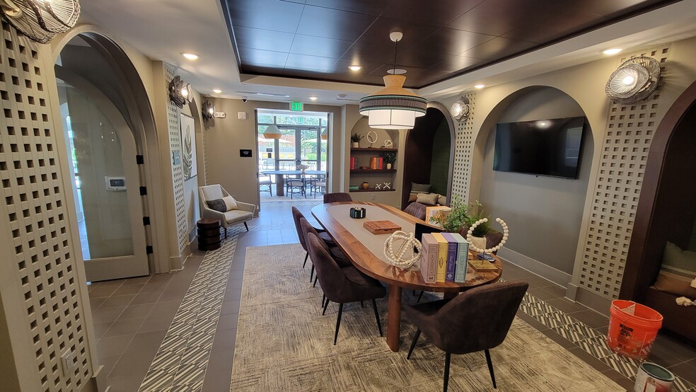 Building Photo - 6840 SW 28th Ter