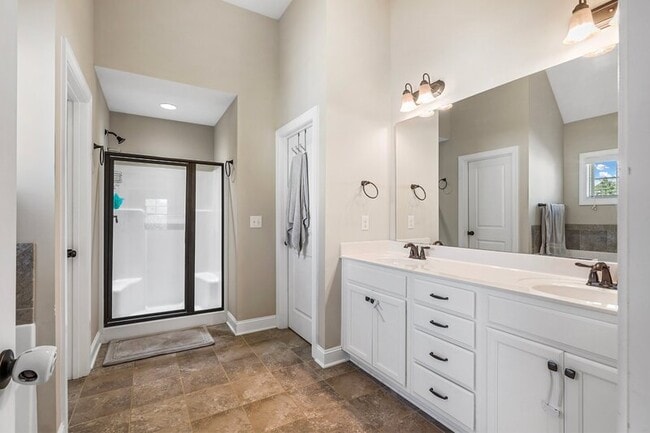 Building Photo - 501 Daylily Ct