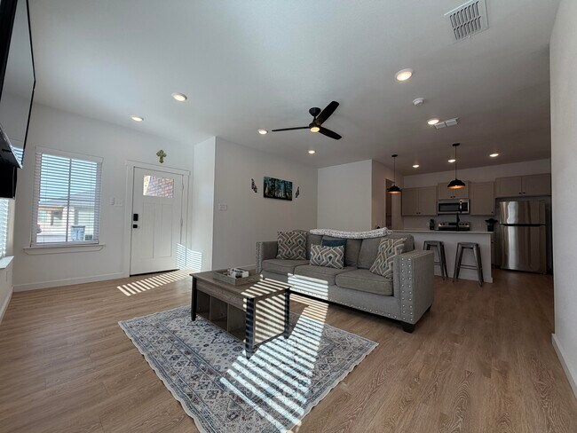 Building Photo - 5807 Virginia Ave