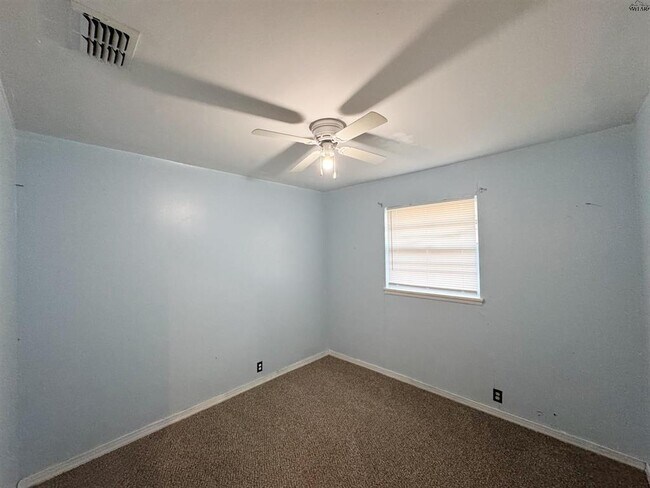 Building Photo - 1504 Red Fox Rd