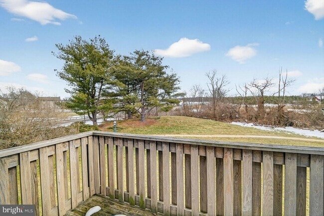 Building Photo - 304 Aspen Dr