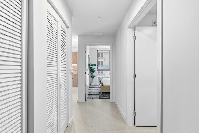 Building Photo - 11 NE 6th St