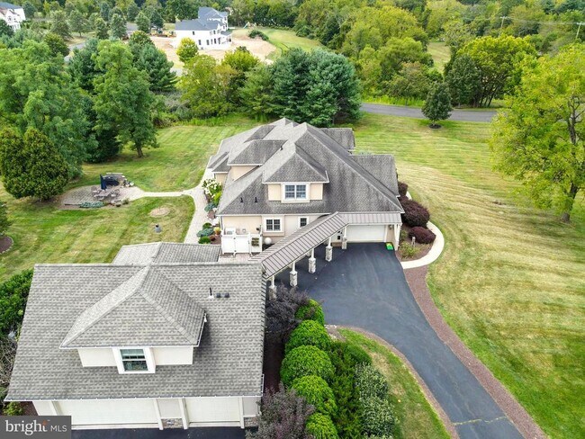 Building Photo - 86 Aqueduct Rd