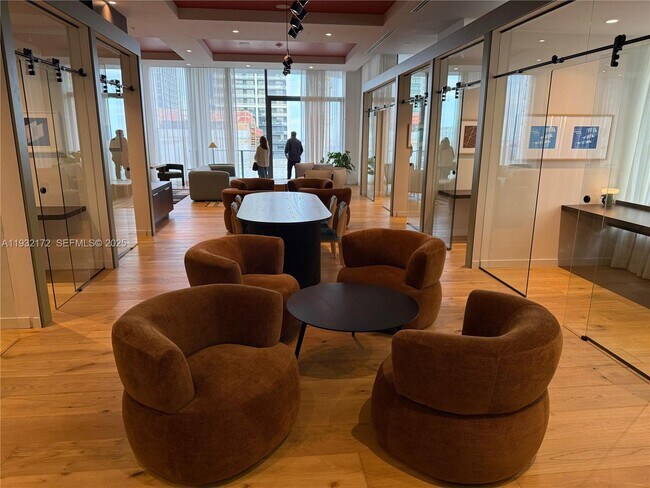 Building Photo - 11 NE 6th St