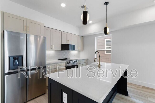 Building Photo - 1241 N Avondale Cir