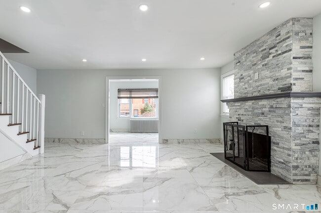 Building Photo - 85 Green St