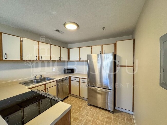 Building Photo - 2195 Alicia Point