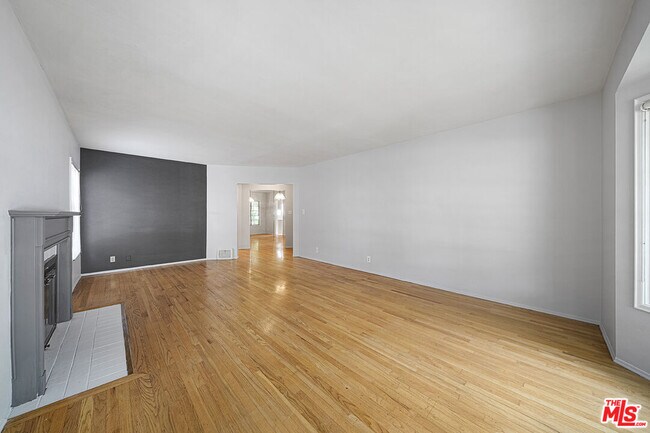 Building Photo - 10374 Ashton Ave