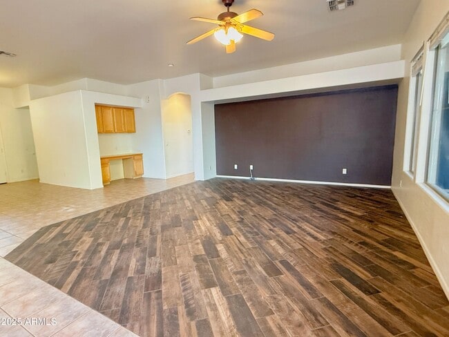 Building Photo - 2729 S Sorrelle