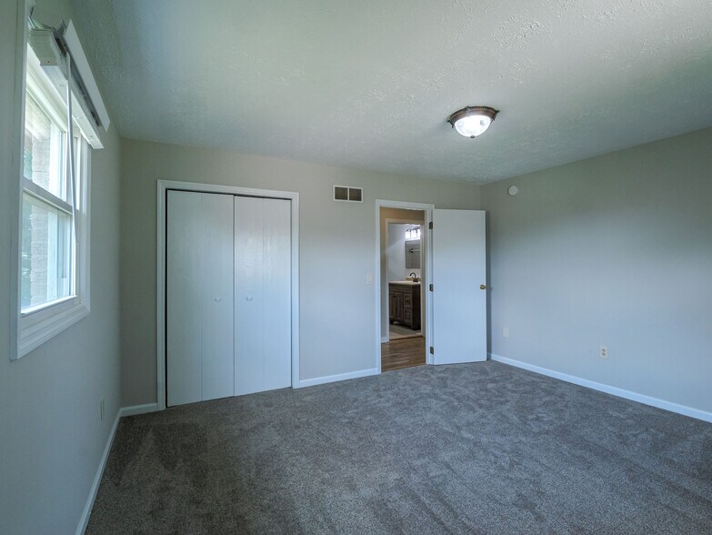Building Photo - 10 Rose Ave