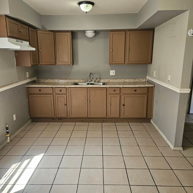 Building Photo - 6503 N 53rd St