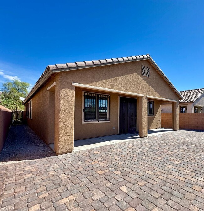 Building Photo - Lantern Gardens