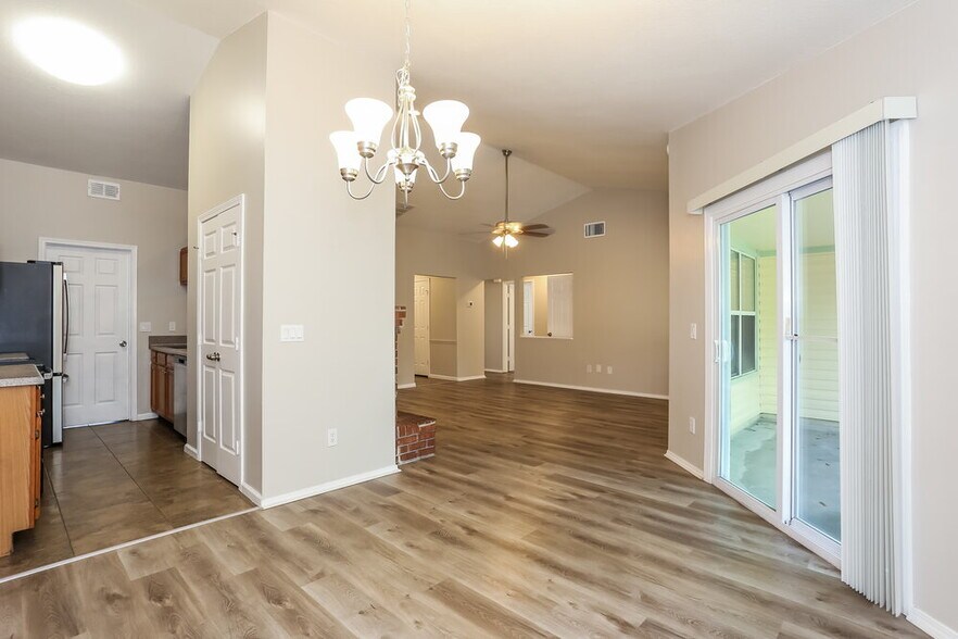 Building Photo - 12755 Serenade Cir N