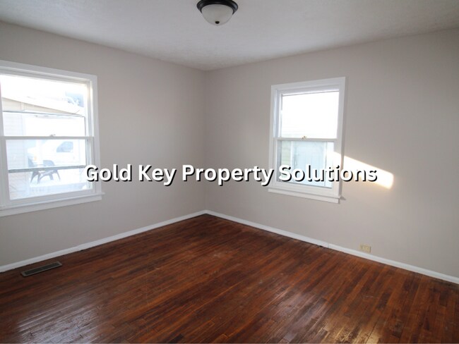 Building Photo - 3 BR 1 BA House with Garage and Enclosed Porch (NO SECTION 8)