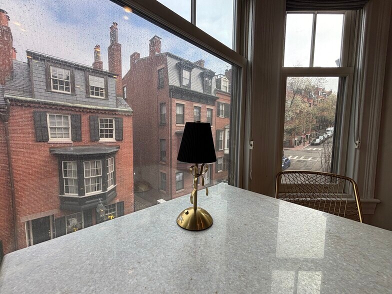 Building Photo - 92 Pinckney St