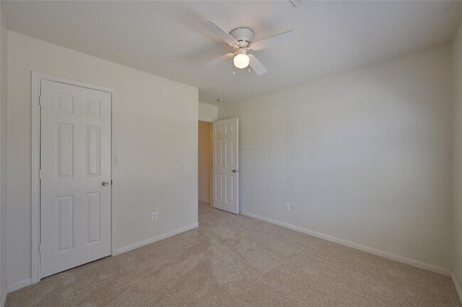 Building Photo - 28927 Rio Grande River Dr