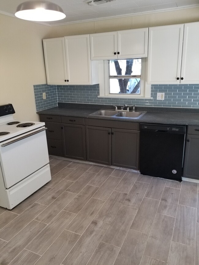 Building Photo - 602 Vernon St