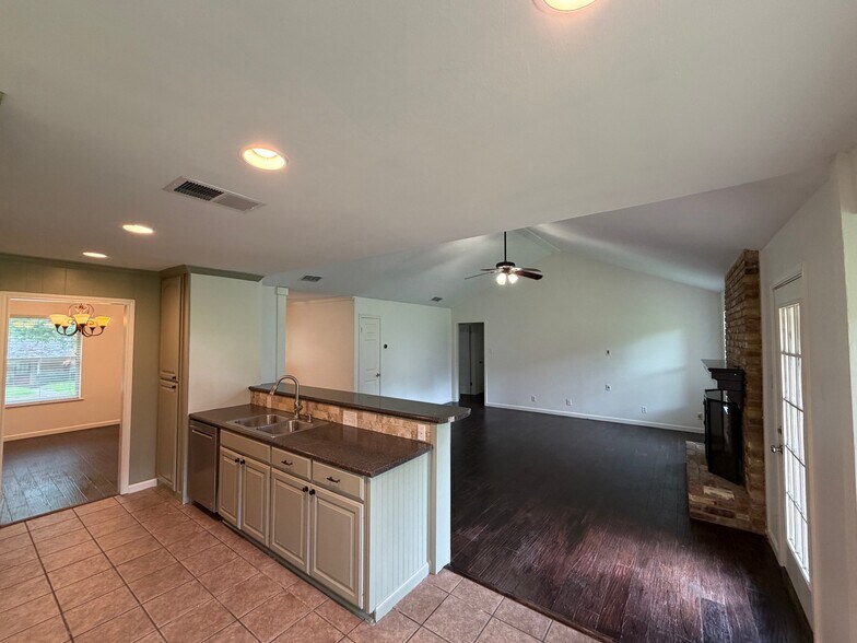 Building Photo - 3424 Glendale Dr