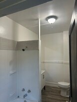 Building Photo - 702 Airbrake Ave