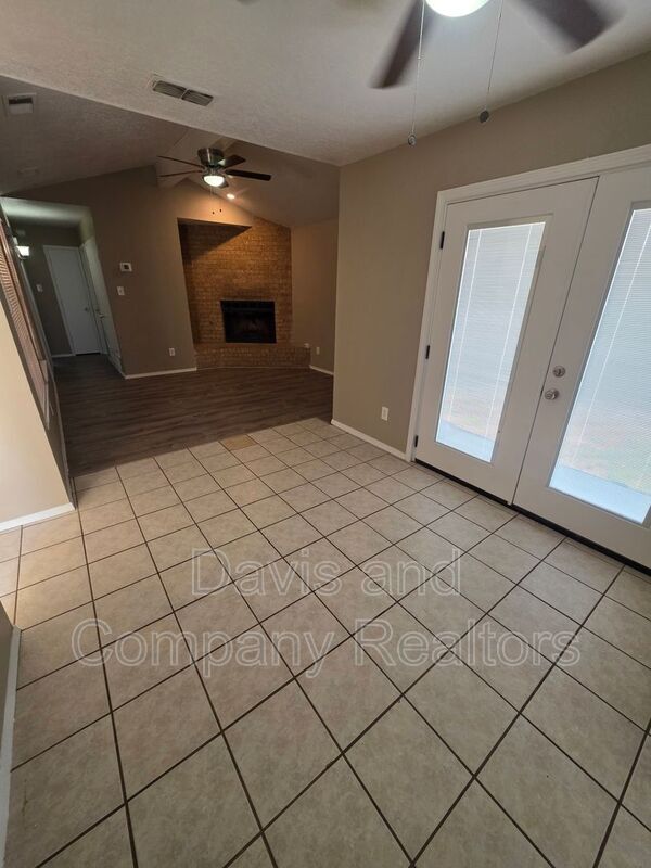 Building Photo - 4412 St Andrews Dr
