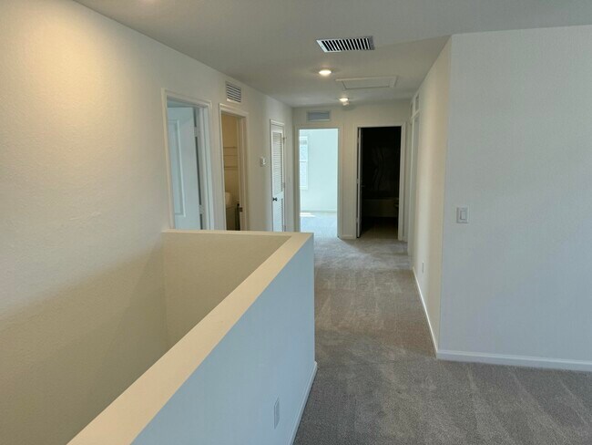 Building Photo - 10856 NW Everbreeze Dr