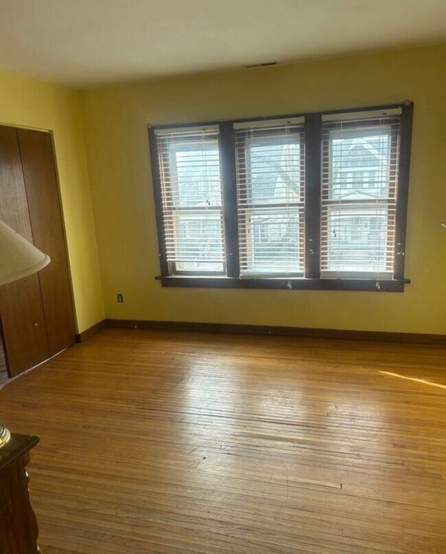 Building Photo - 3 Bed 1 Bath