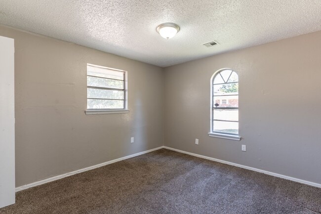 Building Photo - 1521 Marydale Ave