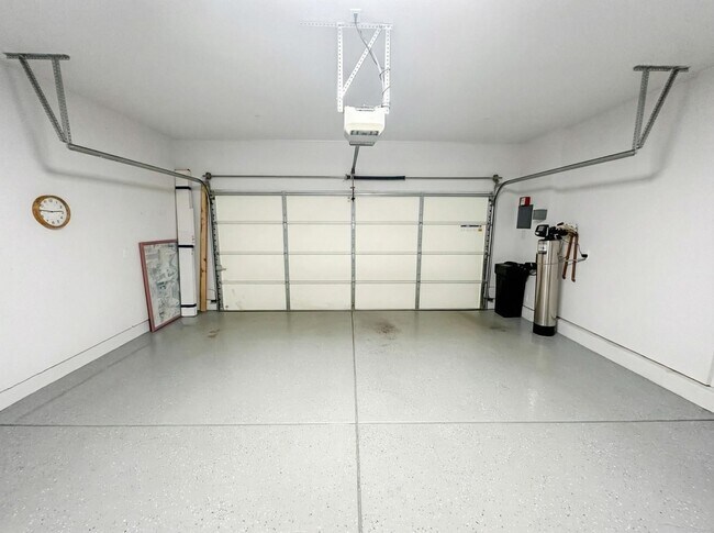 Building Photo - Beautiful 3BD Home in Hayward – Over 2,200 Sq Ft of Comfortable Living