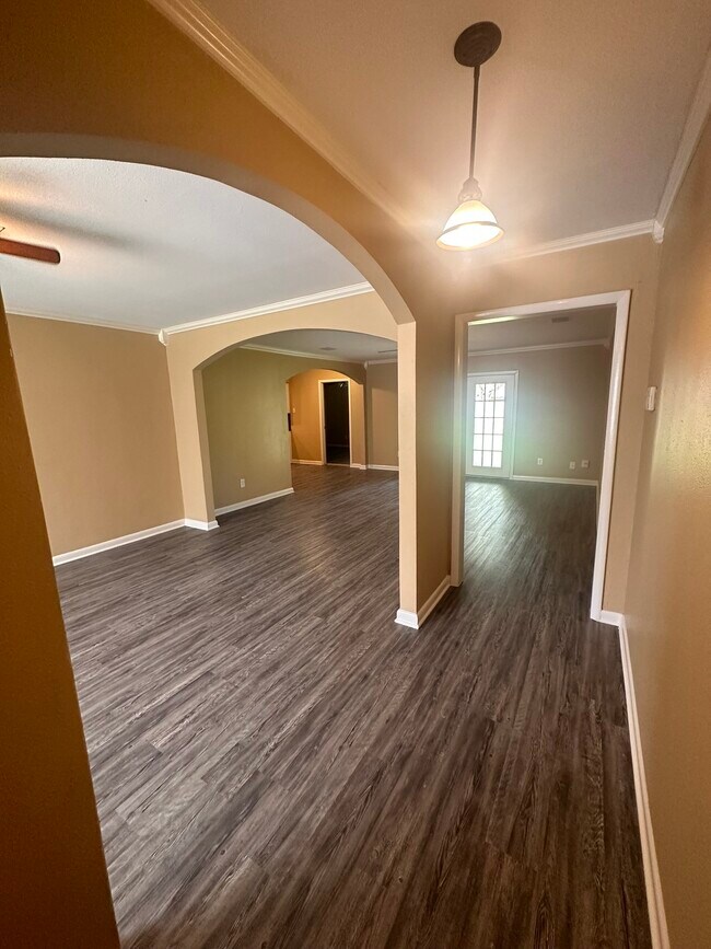 Building Photo - 5830 Effingham Dr