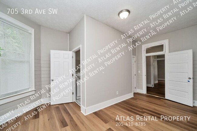 Building Photo - 705 3rd Ave SW