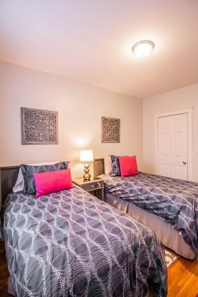 Building Photo - 186 Kent St