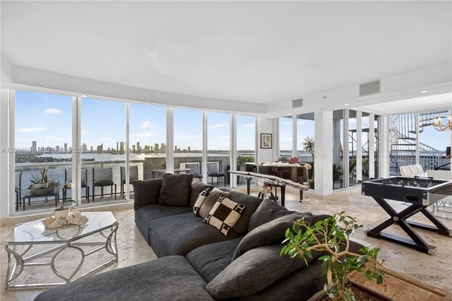 Building Photo - 1900 Sunset Harbour Dr