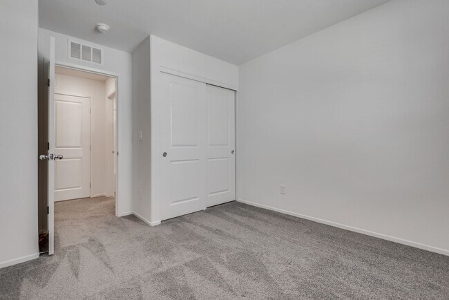 Building Photo - Welcome to a stunning recently built townh...