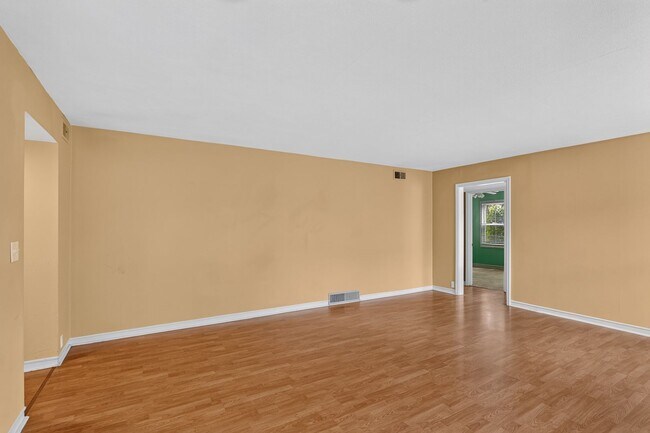 Building Photo - 2124 NE 78th Ave