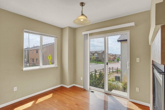 Building Photo - Low-Maintenance Northgate Home with Loft, Fireplace, and Mountain Views