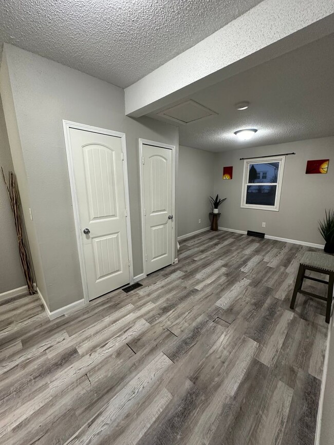 Building Photo - 2 bed, 2 bath home for rent in Waterloo, a...