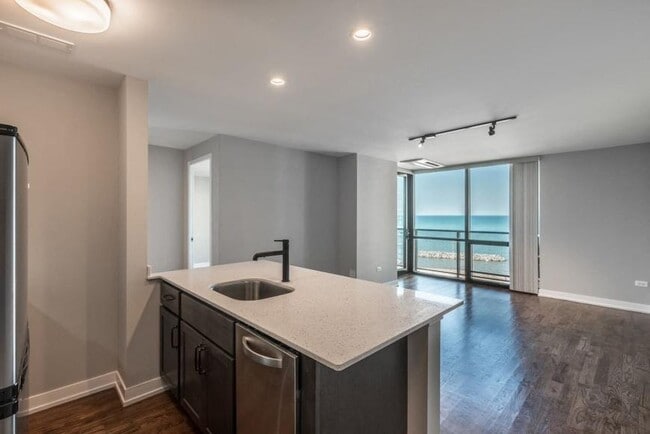 Building Photo - 2 bedroom in Chicago IL 60660