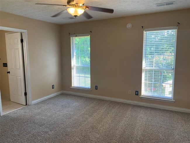 Building Photo - 243 Primrose Dr