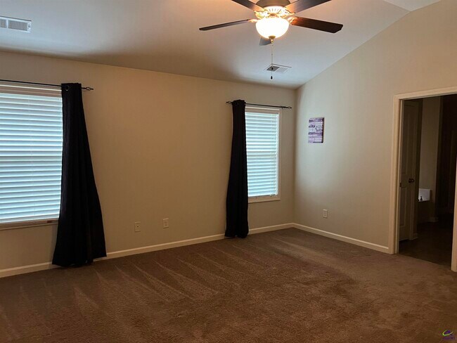 Building Photo - 204 Dog Fennel Ln